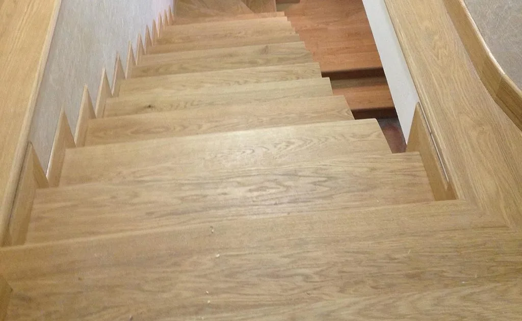 rivestimento-in-legno-per-scale-1-rivestimento-scala-legno2-1024x630 rivestimenti in legno per scale di casa
